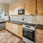 3 Bedroom Lovely In 아파트 에이드피오르드