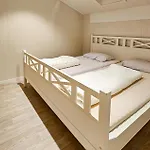 3 Bedroom Lovely In 아파트 에이드피오르드