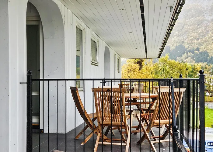 Apartment 3 Bedroom Lovely In *