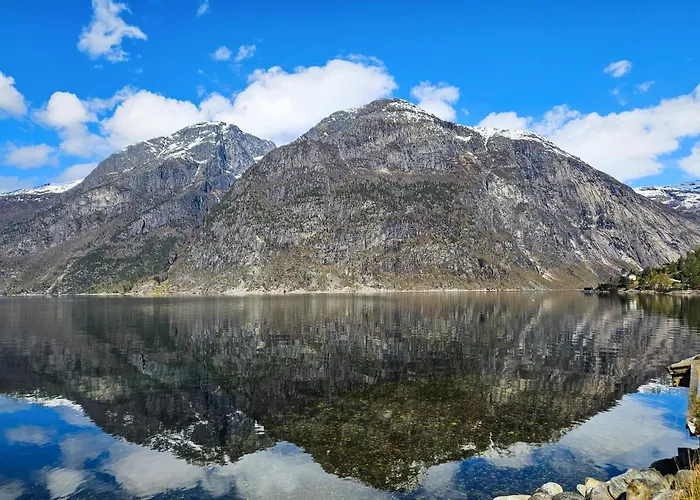 3 Bedroom Lovely In Apartment *